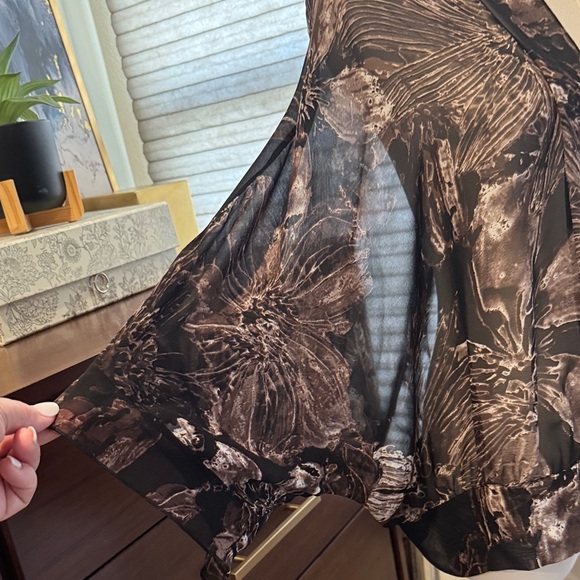 Woman's Sheer Black and Brown Silk Floral Kimono w/ Tie. Size 2/L - Picture 2 of 6